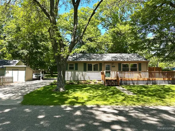 3003 Creston, Lansing, MI 48906
