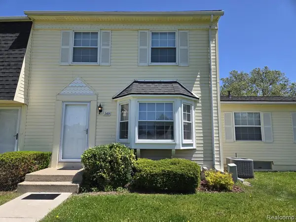 269 Lake Village, Walled Lake, MI 48390
