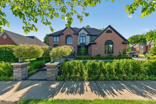 371 Lone Pine, Rochester, MI 48307