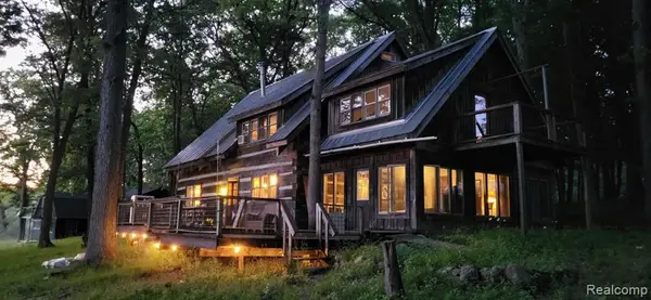 1653 Indian Garden, Milford, MI 48380