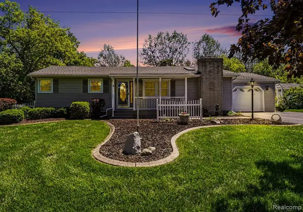 4023 S Genesee, Grand Blanc, MI 48439
