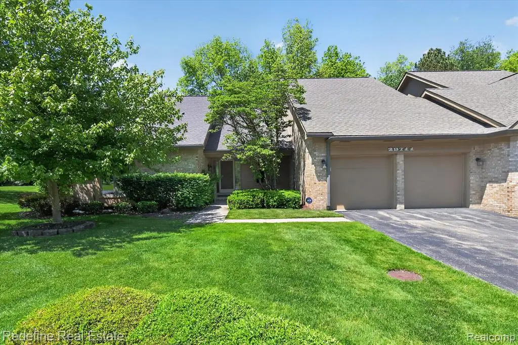 29711 Nova Woods, Farmington, MI 48331 - #1