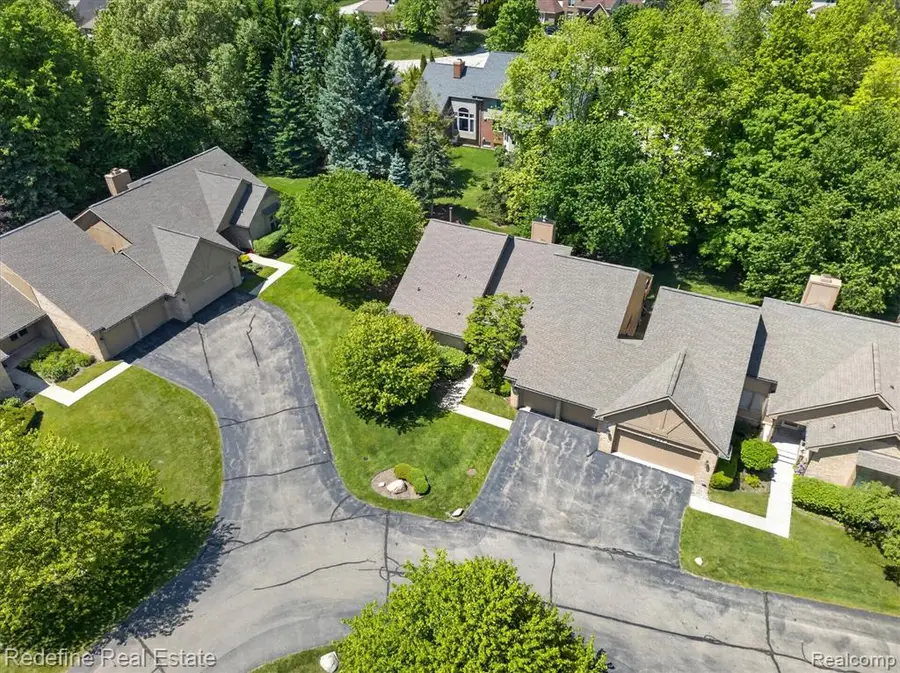 29711 Nova Woods, Farmington, MI 48331 - #3