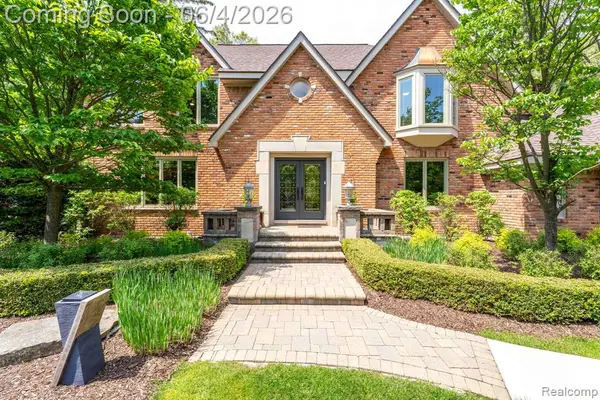 121 Grosse Pines, Rochester Hills, MI 48309