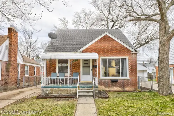 20420 Roscommon, Harper Woods, MI 48225