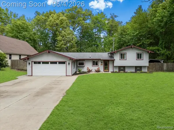 1687 Birchton, Commerce Twp, MI 48382