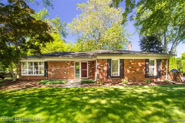 4243 Frostwood, Troy, MI 48098