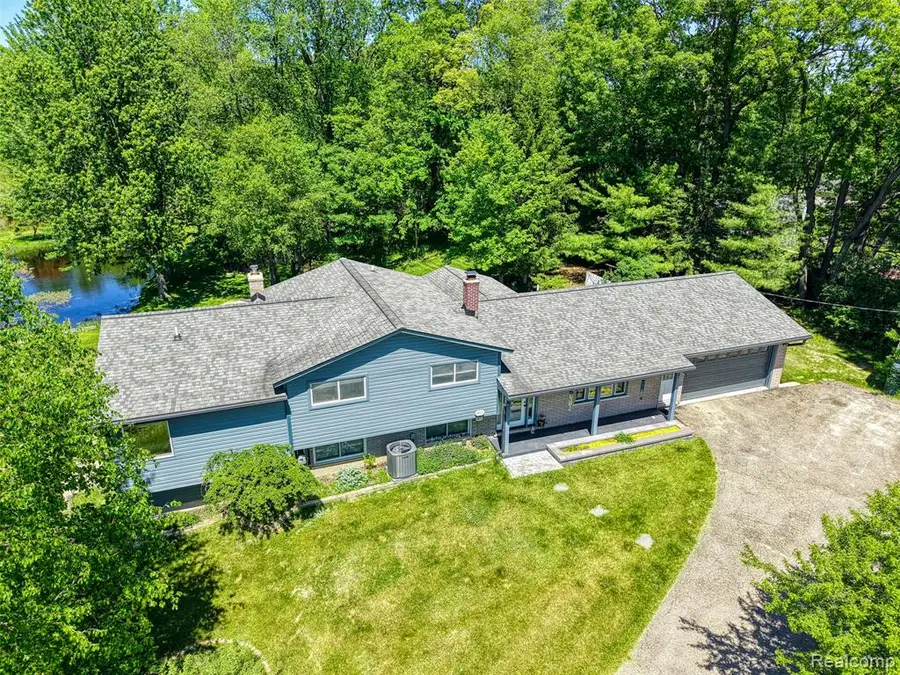 940 Rowland, Leonard, MI 48367 - #2