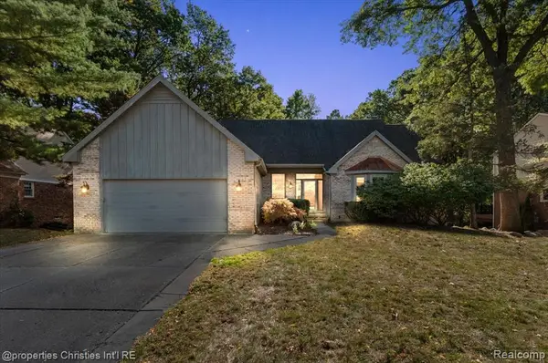 6835 High Ridge, West Bloomfield, MI 48324