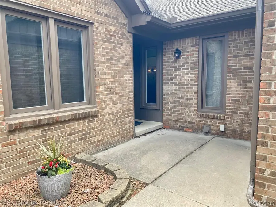 16226 Pine Ridge, Fraser, MI 48026 - #3