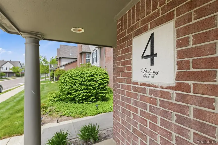 28284 Carlton Way, Novi, MI 48377 - #2