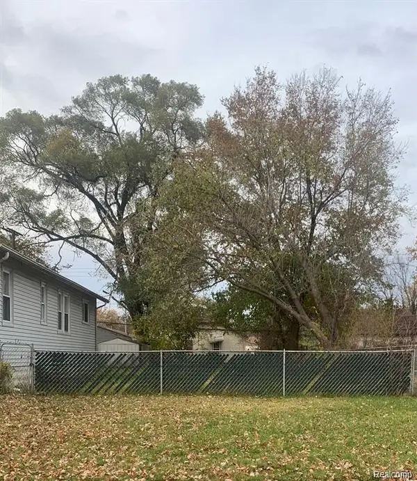 000 W George Ave, Hazel Park, MI 48030