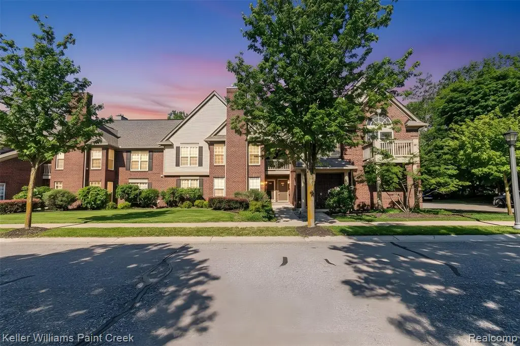 28569 Carlton Way, Novi, MI 48377 - #1