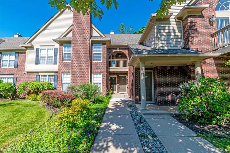 28569 Carlton Way, Novi, MI 48377 - #3