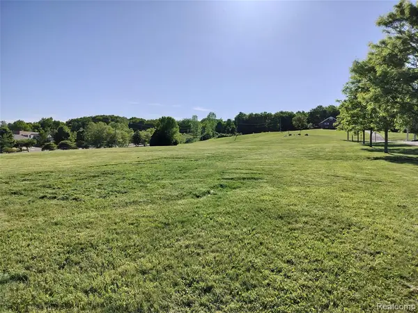 000 N Squirrel, Auburn Hills, MI 48326