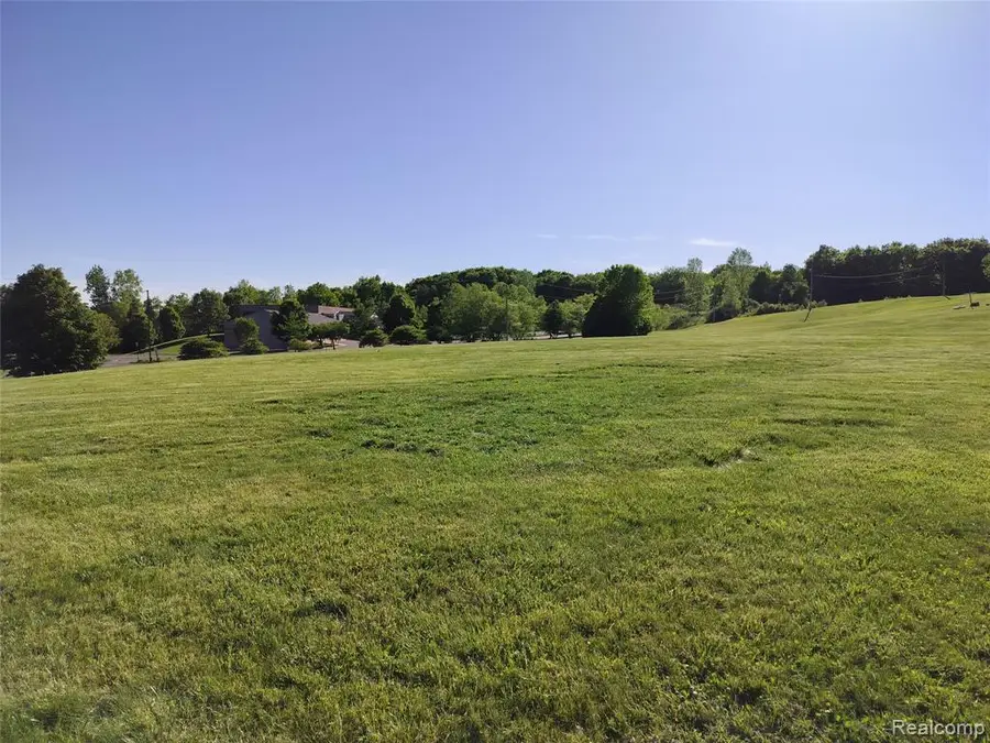 000 N Squirrel, Auburn Hills, MI 48326 - #2