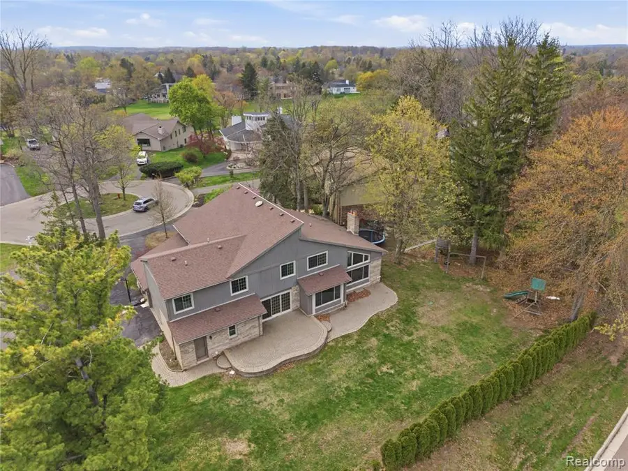 2084 Wabeek Hill, West Bloomfield, MI 48302 - #3