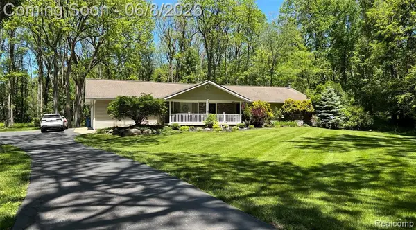 5400 Grange Hall, Holly, MI 48442