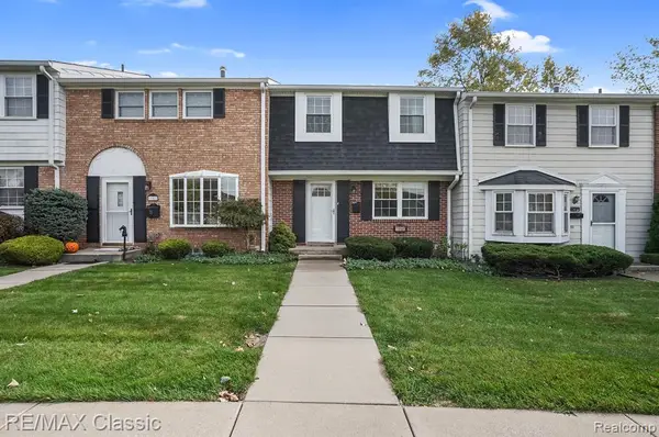 19580 Crystal Lake, Northville, MI 48167