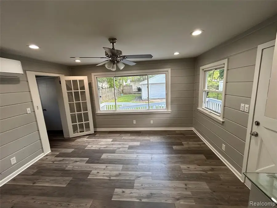 24095 Stanford, Dearborn Heights, MI 48125 - #3