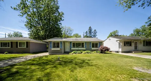 2363 Darnell, Wolverine Lake, MI 48390