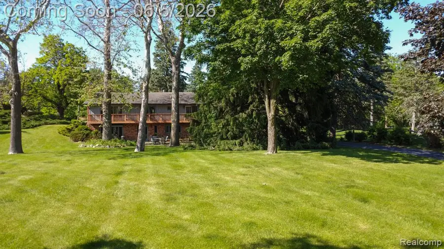 6084 Upper Straits, West Bloomfield, MI 48324 - #3