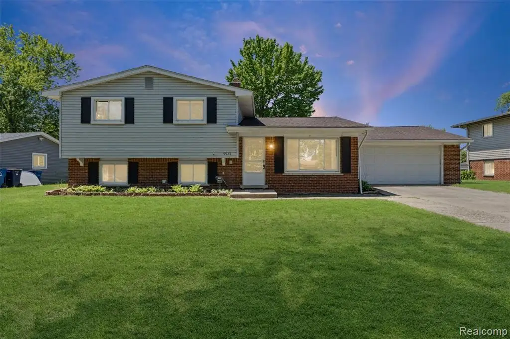 5925 Strathdon, Waterford, MI 48327 - #1