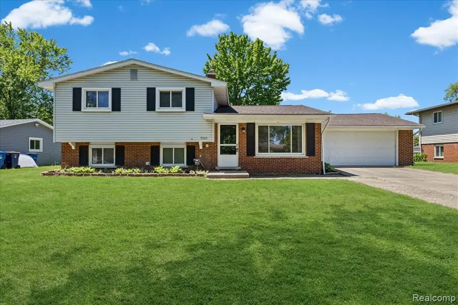 5925 Strathdon, Waterford, MI 48327 - #2
