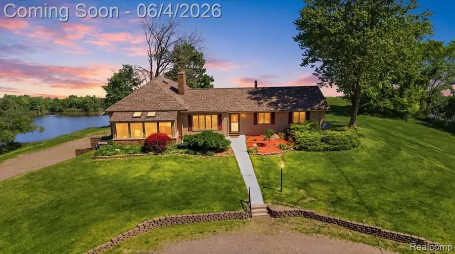 725 Deerpath, Ortonville, MI  - #2
