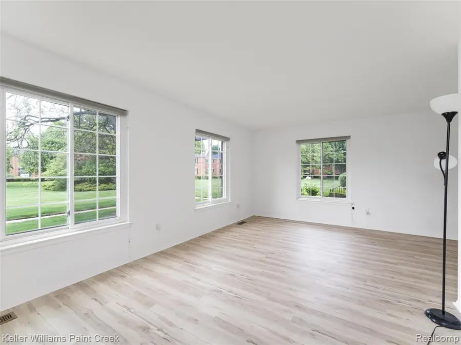 685 E Fox Hills #67, Bloomfield Hills, MI 48304 - #2