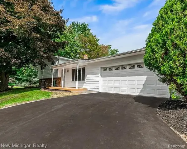 12335 Erika, Hartland, MI 48353
