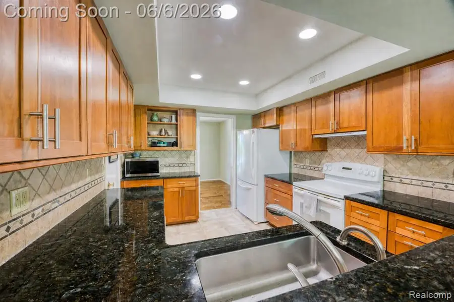 36275 Congress, Farmington Hills, MI 48335 - #2