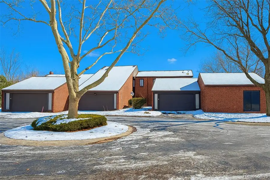 3082 Lindenwood, Dearborn, MI 48120 - #3