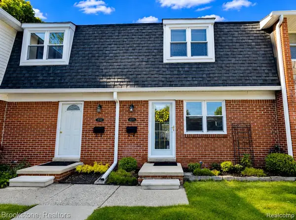 45745 Kensington, Utica, MI 48317
