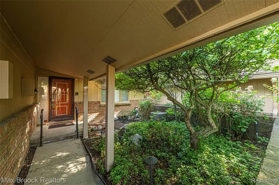 3685 Quail Hollow, Bloomfield Hills, MI 48302 - #2