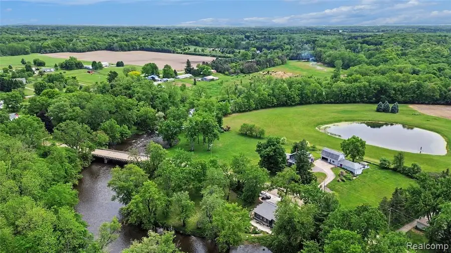 10810 Petrieville, Eaton Rapids, MI 48827 - #2