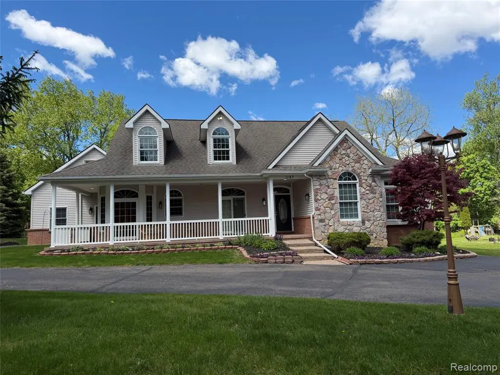 1143 Brewster, Rochester Hills, MI 48306 - #1