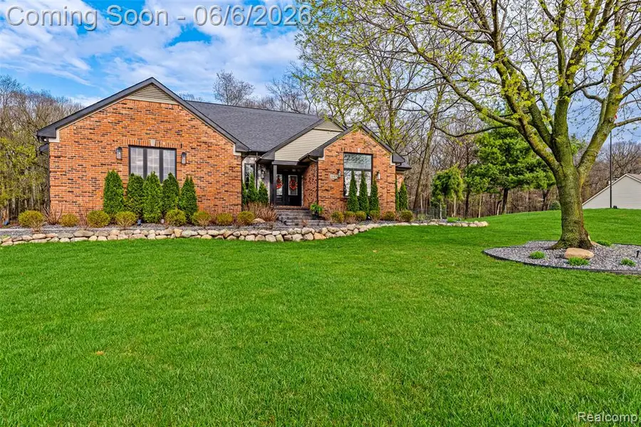 2167 Mayfair, White Lake, MI 48383 - #2