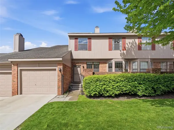 7342 Meadowridge, West Bloomfield, MI 48322