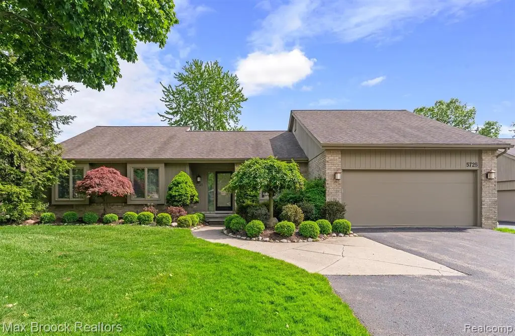 5725 Ridgewood, West Bloomfield, MI 48322 - #1