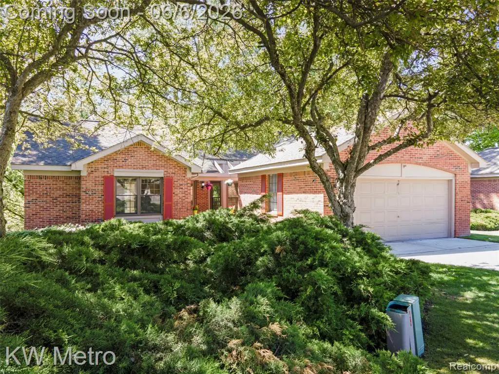 7348 Meadowridge, West Bloomfield, MI 48322 - #1