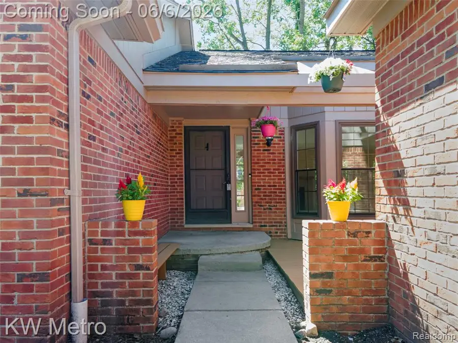 7348 Meadowridge, West Bloomfield, MI 48322 - #3
