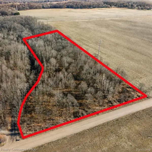 2681 Fisk, Howell, MI 48843