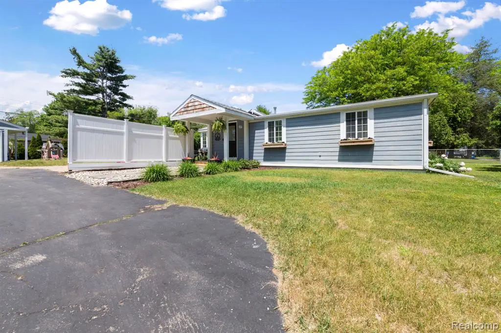 1570 Tamson, West Bloomfield, MI 48324 - #1
