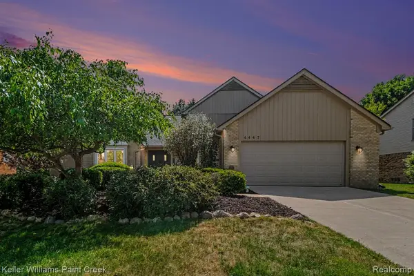 4447 Bentley, Troy, MI 48098