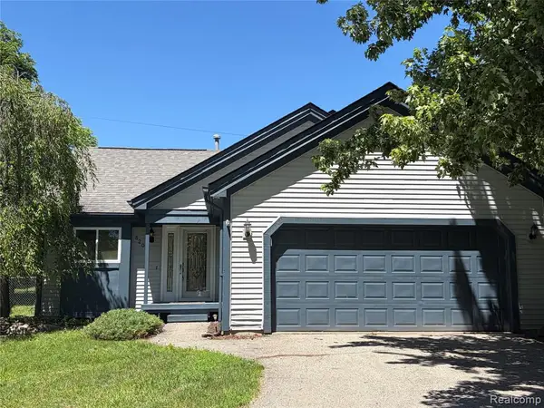 520 Springle, Waterford, MI 48327