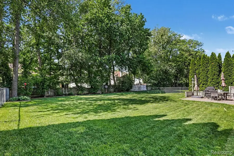 6917 Chesterfield, Waterford, MI 48327 - #2