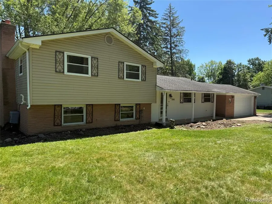 6382 Houghten, Troy, MI 48098 - #3