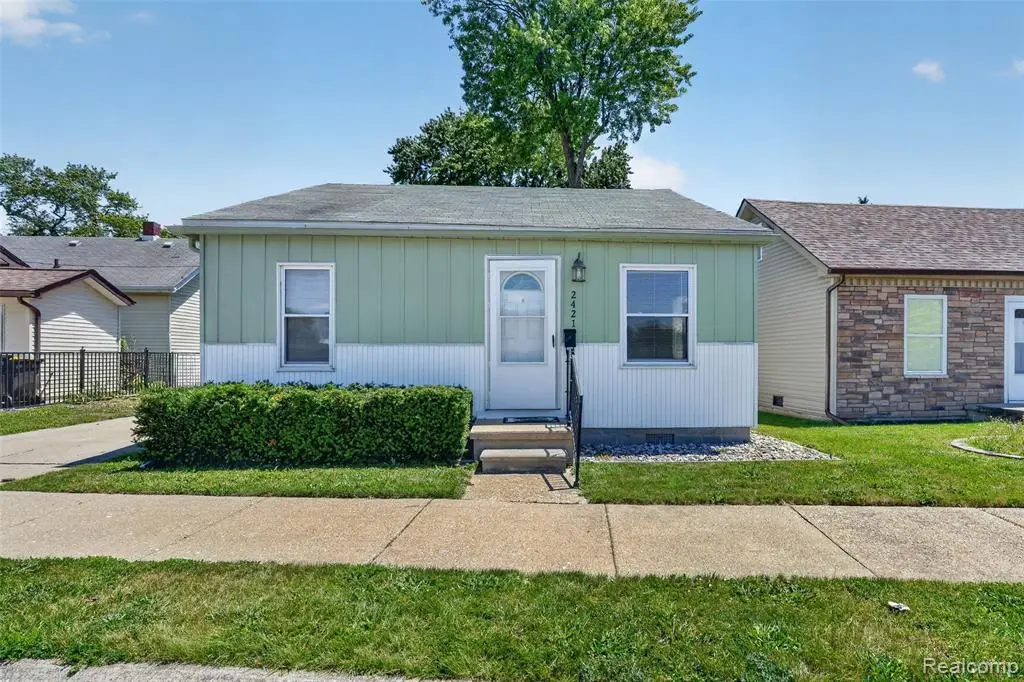 2421 5th, Trenton, MI 48183 - #1