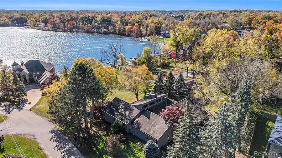 2501 Doleman, West Bloomfield, MI 48324 - #2